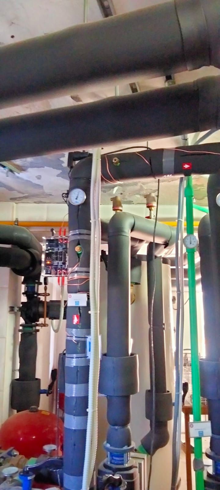 1_Kaltwasser Hauptleitung - Diese Montage ist ein sehr gutes Beispiel für einen Bypass. Vorher waren die Rohre im unteren Bereich verbunden-1.jpg