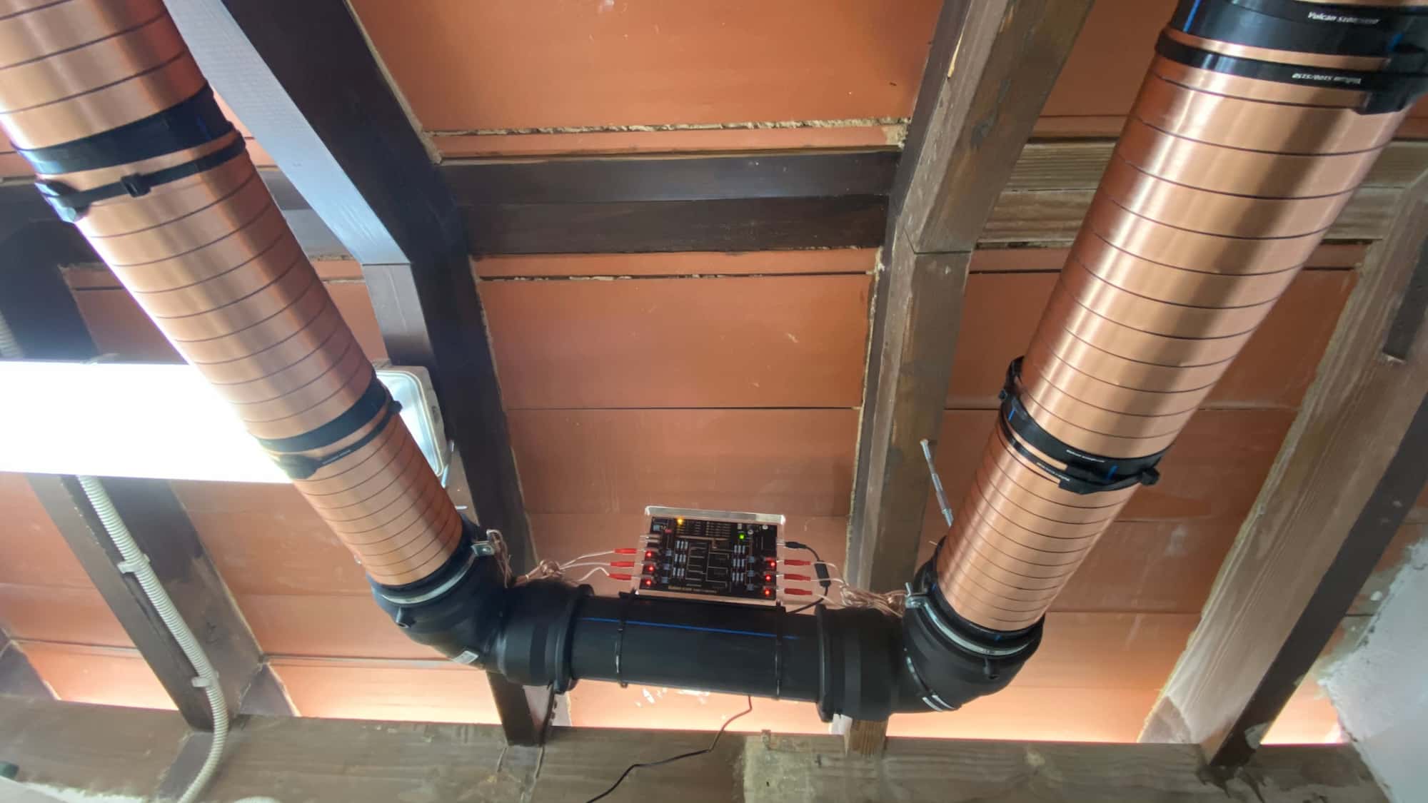 Solución antical para puerto deportivo en Mallorca instalada en Puerto Alcudiamar para proteger tuberías y mantener el caudal de agua.