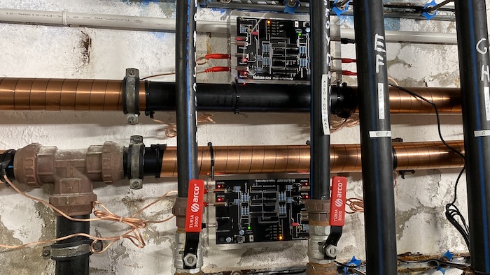 Descalcificador electrónico sin sal VULCAN modelo S10 para instalaciones de apartahoteles